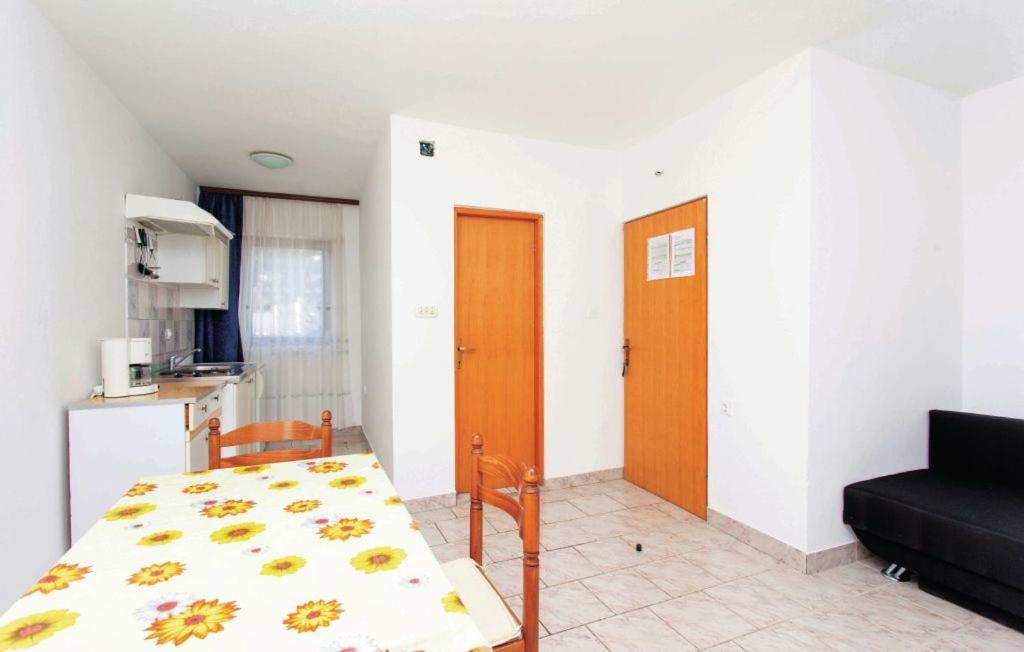 Apartmani Mile Krk Town Kültér fotó